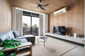 2BR Urban Oasis near Tropicana Golf Course